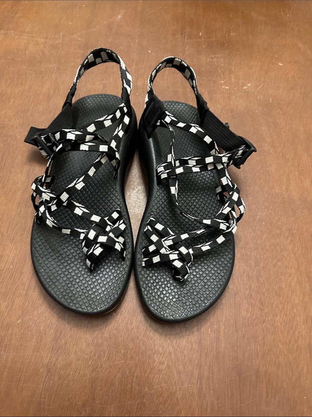 Chacos Women's ZX/2 Black & White Check Dual Adjustable Straps Classic Sandal